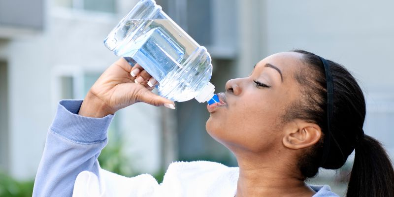 Ajuda a beber a quantidade de água necessária diariamente